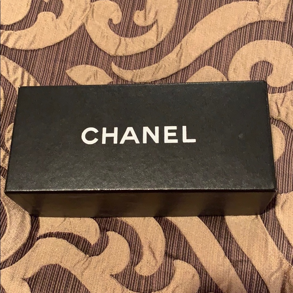 Chanel sunglasa case